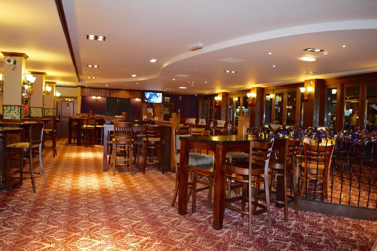 The Golden Acorn Wetherspoon Hotel Glenrothes Bagian luar foto