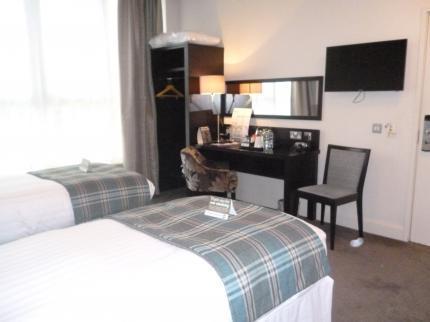 The Golden Acorn Wetherspoon Hotel Glenrothes Bagian luar foto