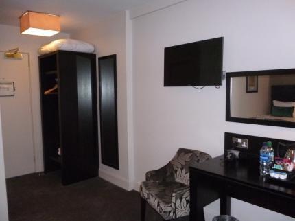 The Golden Acorn Wetherspoon Hotel Glenrothes Bagian luar foto